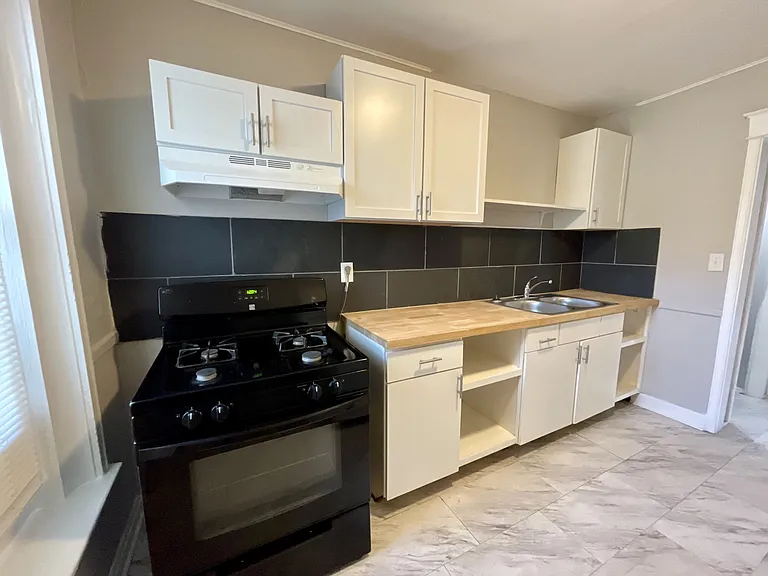 3921 Norledge Ave #1E — Photo 17
