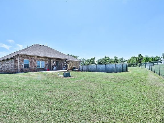 4th image of 5021 SE 134th St