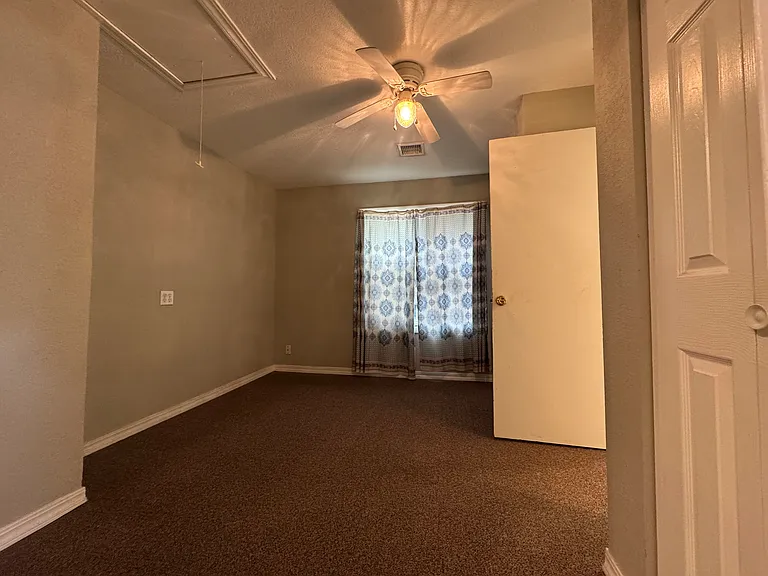 1327 N 6th St — Photo 5