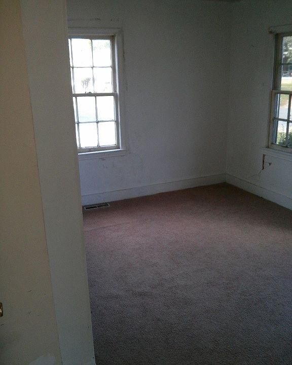 2nd image of 1758 Pleasant St
