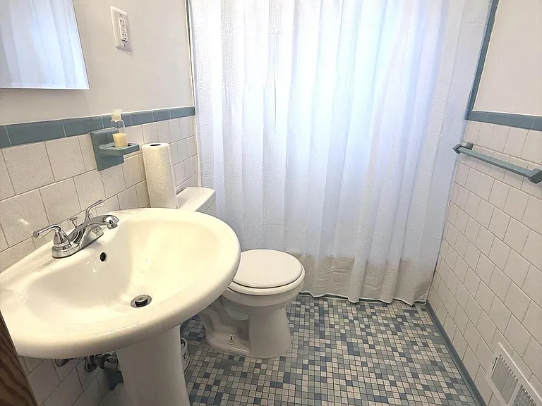 2800 Shirey Ave — Photo 16
