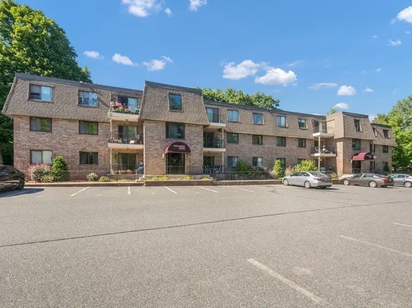 59 School St APT B-8, Northborough, MA 01532