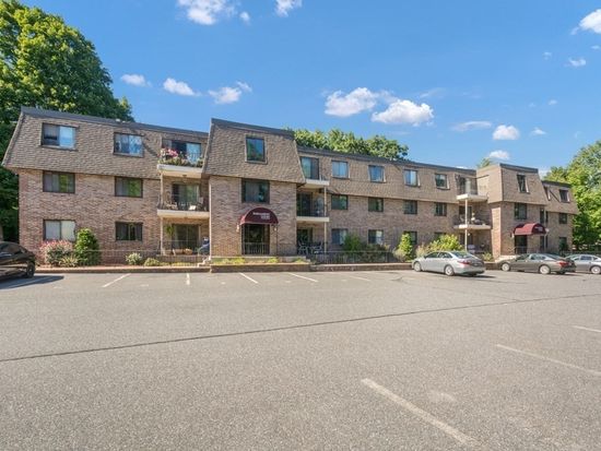 59 School St APT B-8, Northborough, MA 01532