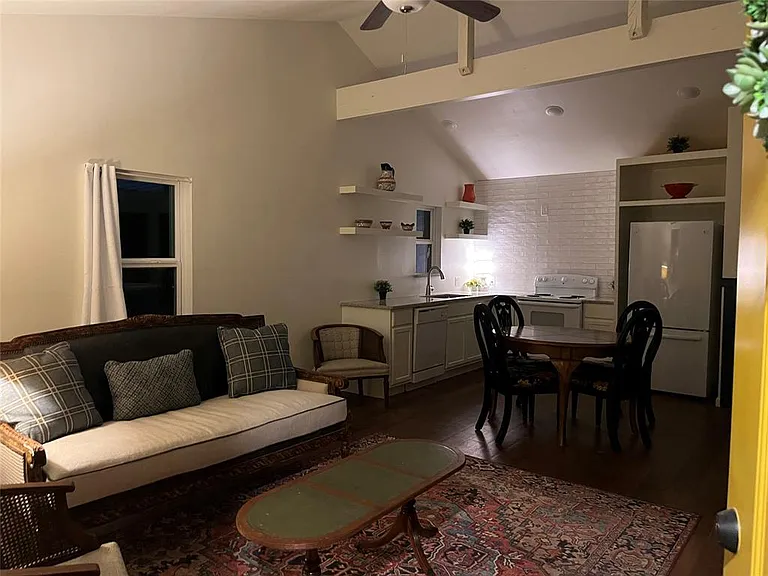 315 Hobson St — Photo 5
