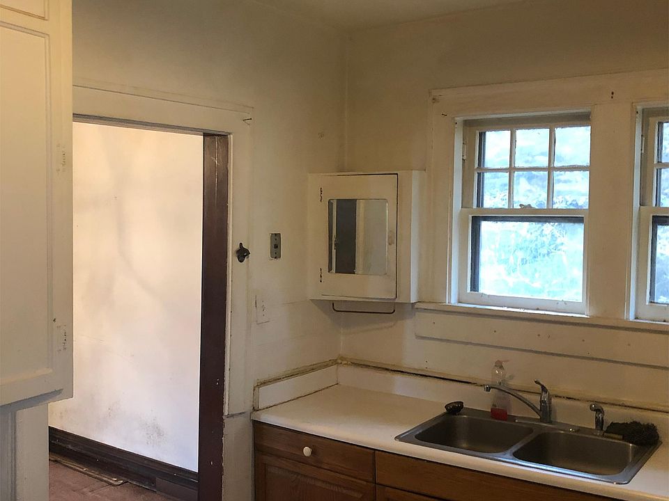 1st image of 634 Arlington Ave #3