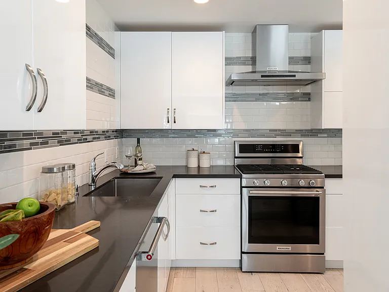 457 7th Ave — Photo 8
