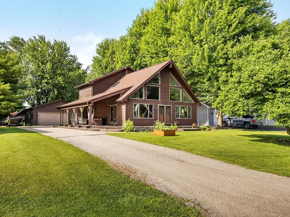 694 Lasalle Dr, Somonauk, IL 60552