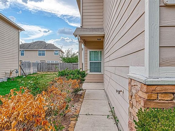 2nd image of 11519 Champions Green Dr