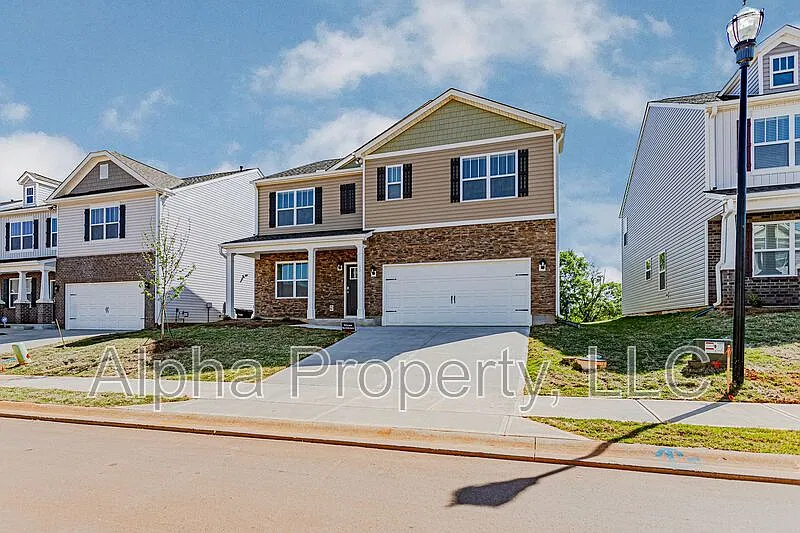 5 bed, 3.0 bath, 2511 sqft, $2,200 — Photo 2