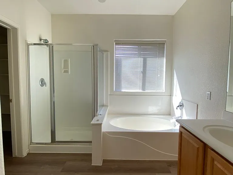 517 S 115th Dr — Photo 8