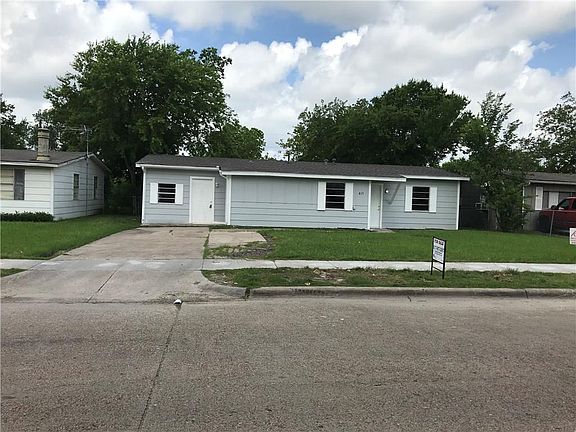 2nd image of 815 Jardin Dr