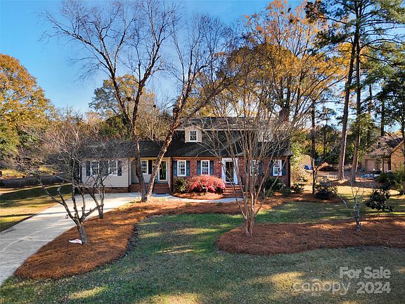 5th image of 524 Hawthorne Ln