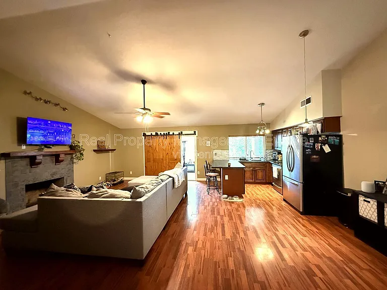 16645 N 34th Dr — Photo 5
