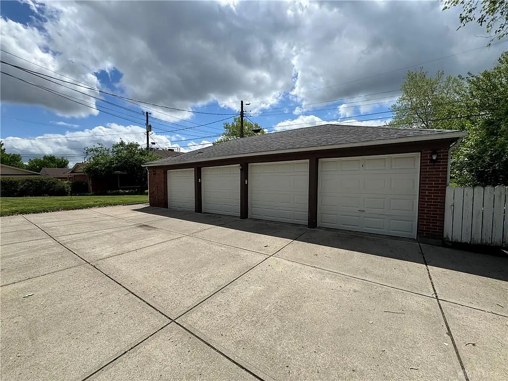 Building Photo - 440 Lonsdale Ave #1