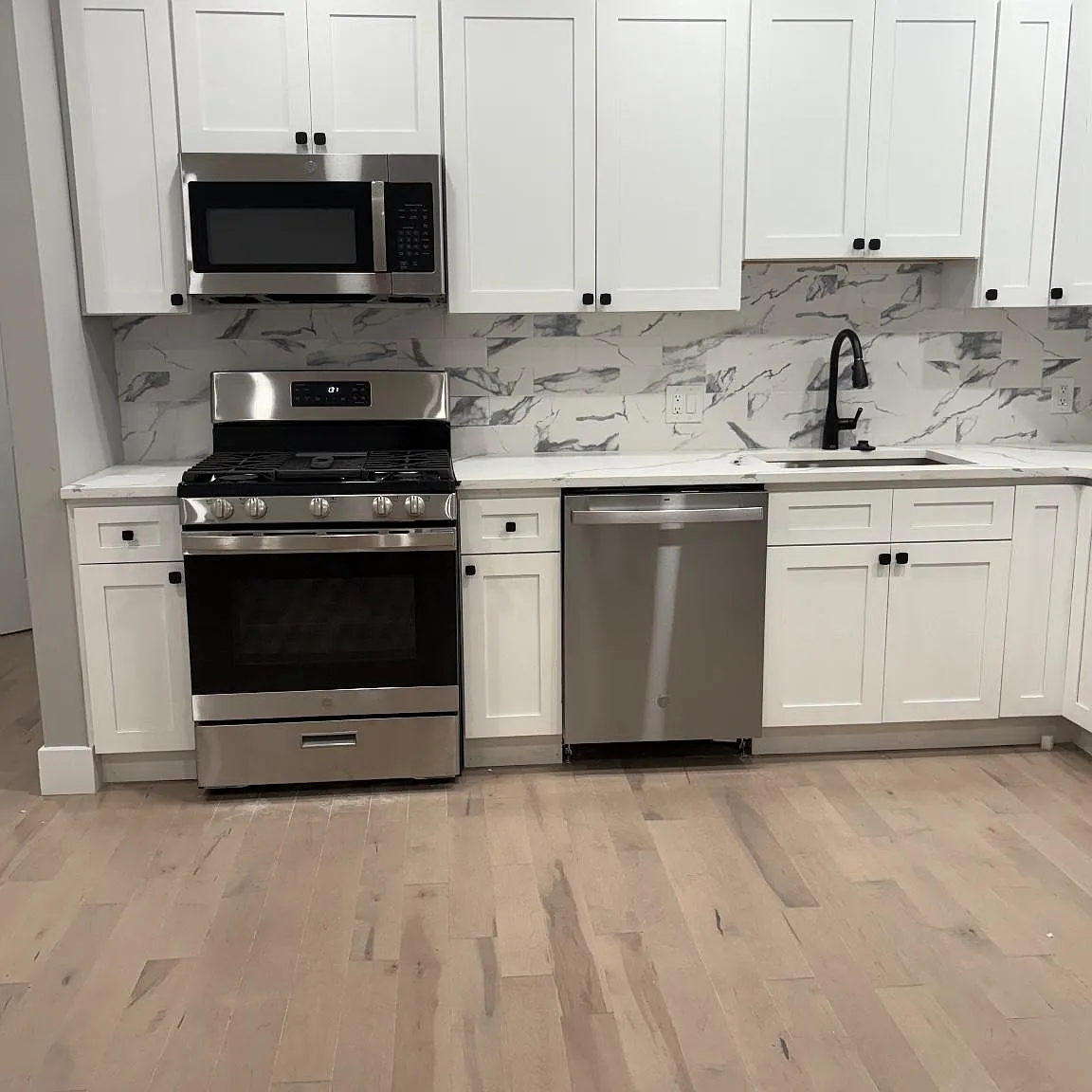 2 bed, 1.0 bath, 2865 sqft, $1,925 — Photo 4