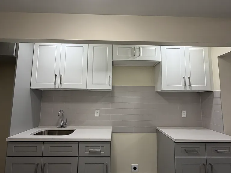 2512 Bronx Park E #B — Photo 2