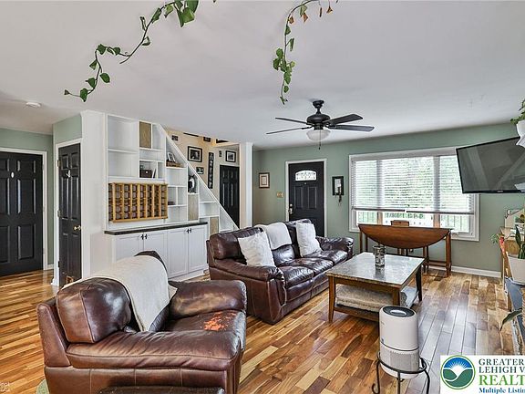 5th image of 636 W Oxford St