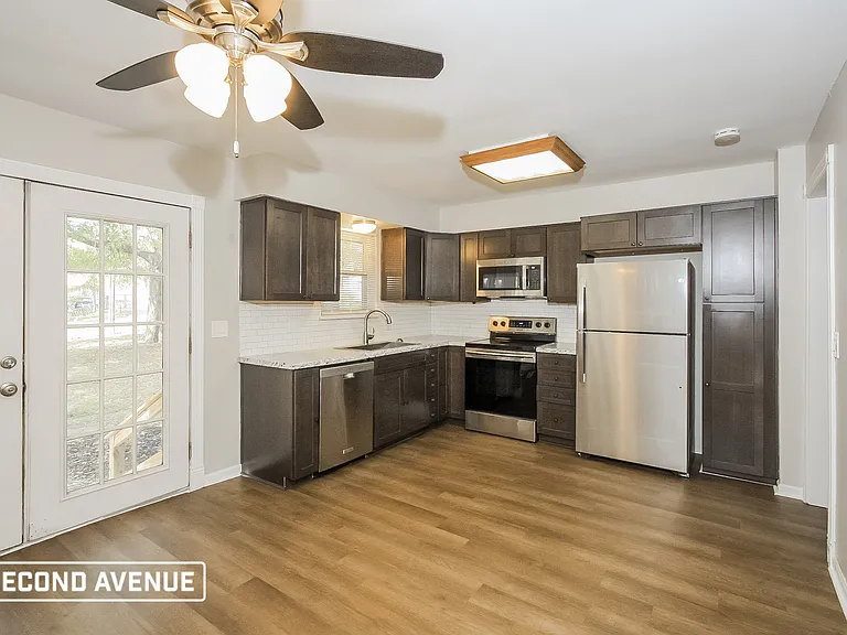 11032 N Harrison St — Photo 5