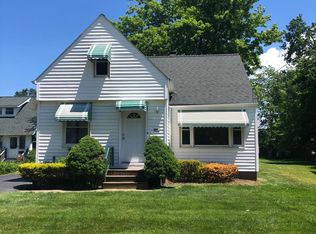 1433 Lander Rd, Mayfield Heights, OH 44124