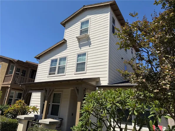 221 Landmark Ln, Tustin, CA 92782
