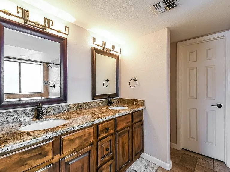 1522 W Del Rio St — Photo 11