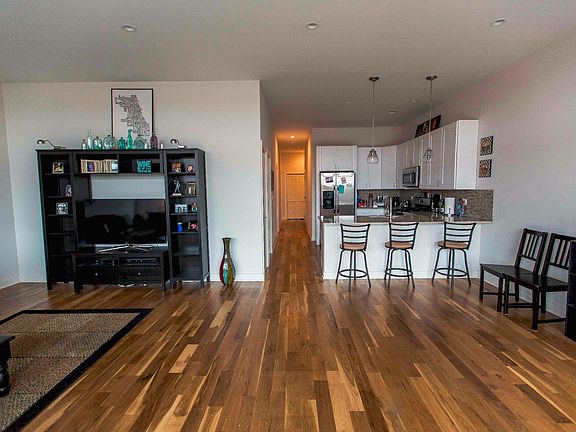 2nd image of 3651 N Southport Ave #36511