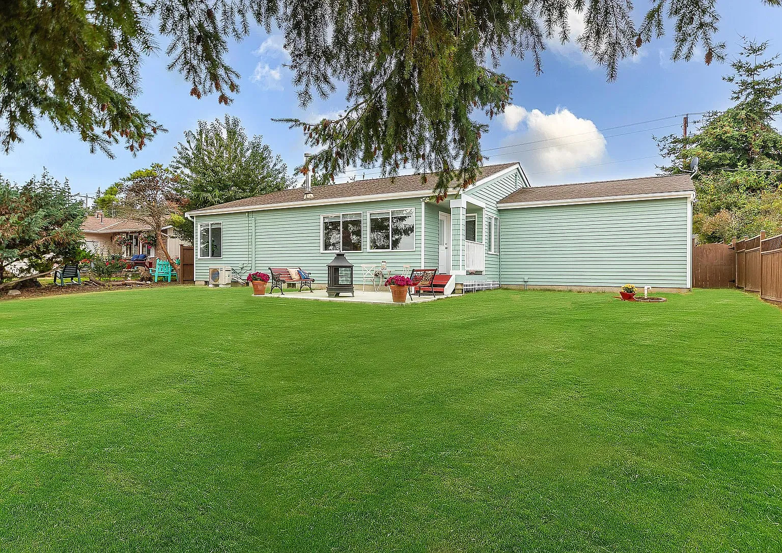 2 bed, 1.5 bath, 1318 sqft, $2,995 — Photo 3