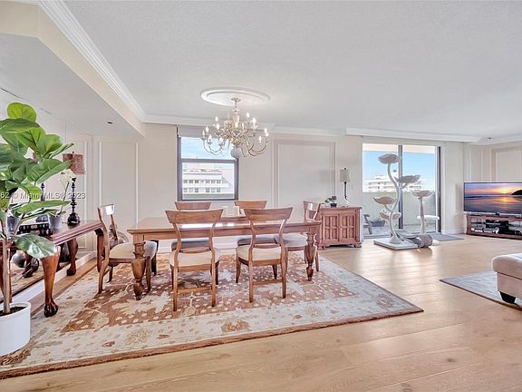2nd image of 600 Biltmore Way APT 1219