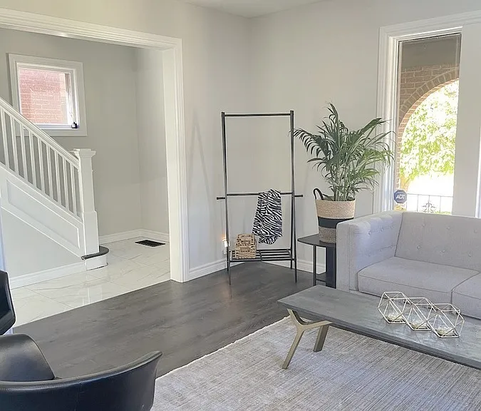 1677 Victoria Ave — Photo 4