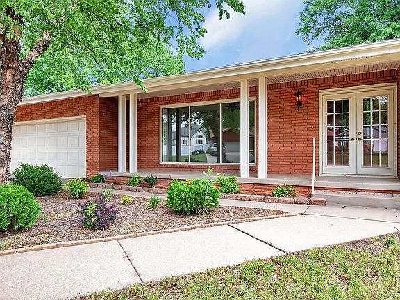 3rd image of 515 Circle Dr