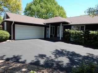 171 Potawatomi Rd, Galesburg, IL 61401