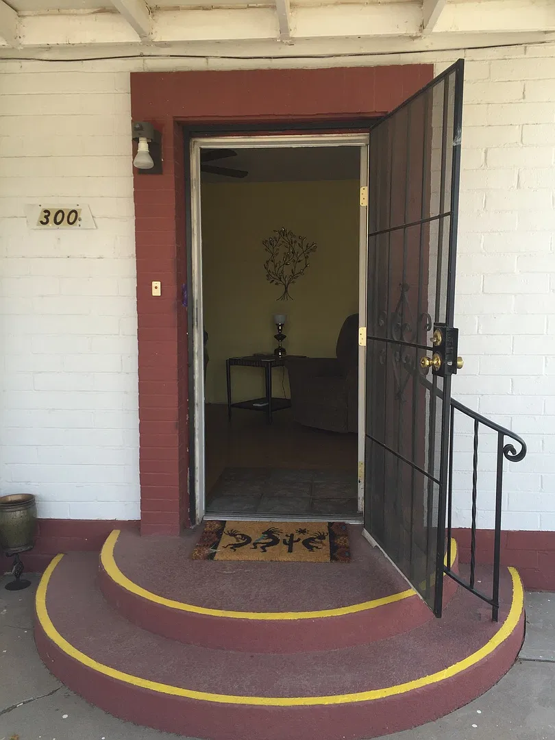 300 S. Iron St. — Photo 3