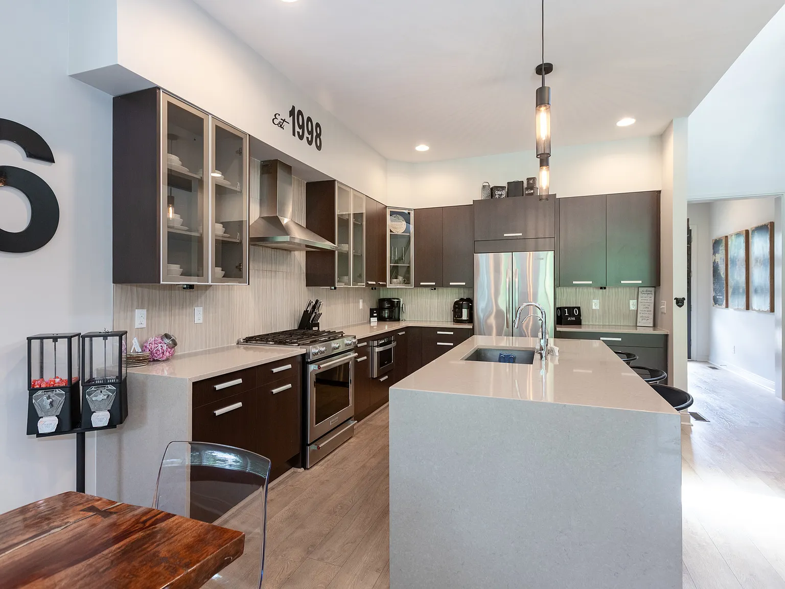 4 bed, 2842 sqft, $7,000 — Photo 3