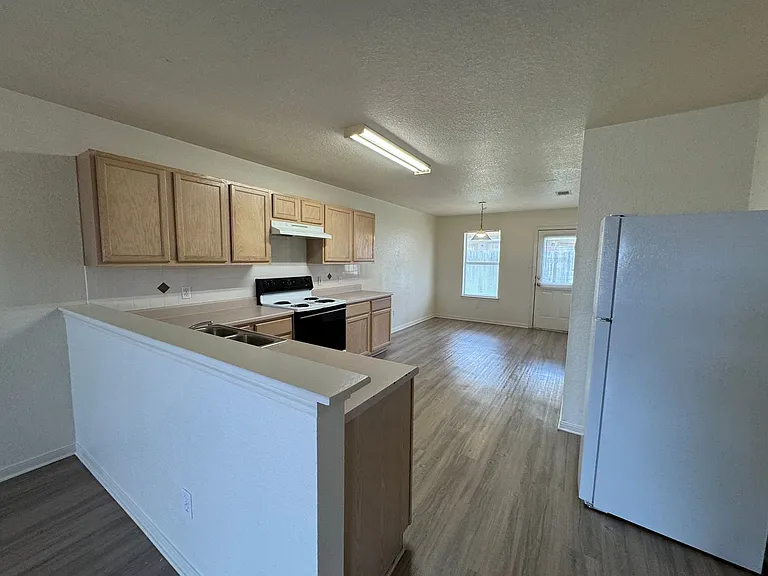 1606 Dugger Cir #B — Photo 15