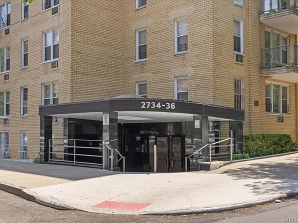 2736 Independence Avenue image 1 of 17