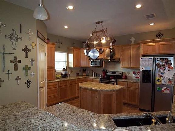 5th image of 107 Louise Ln