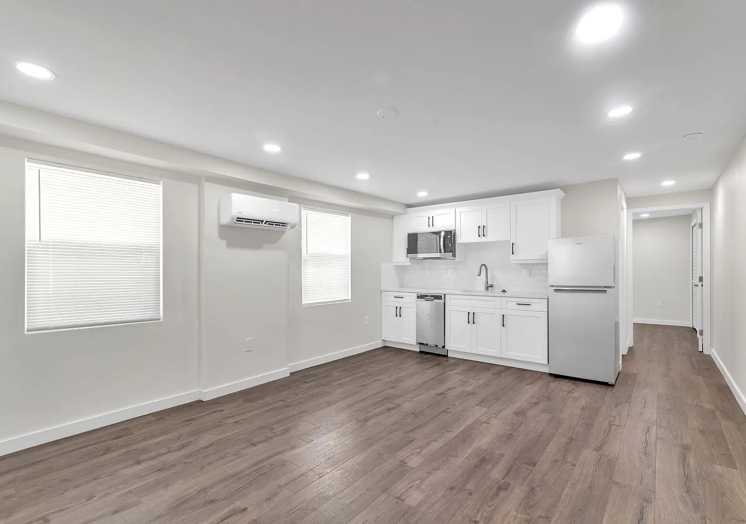 1156-1158 Tampa Bay Growth Fund Principal LLC — Photo 2