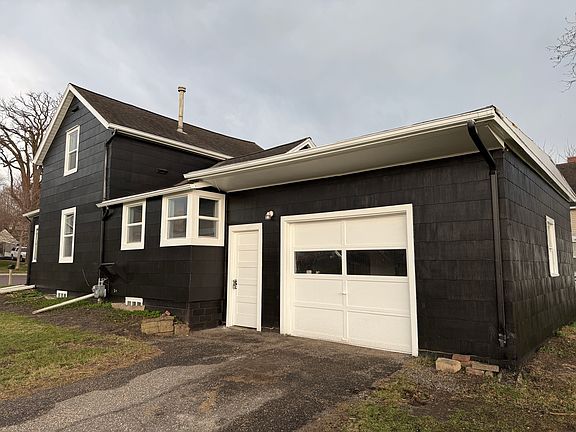 1 Car Attached Garage