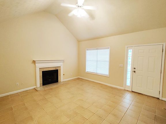 3rd image of 25 Lexington Dr