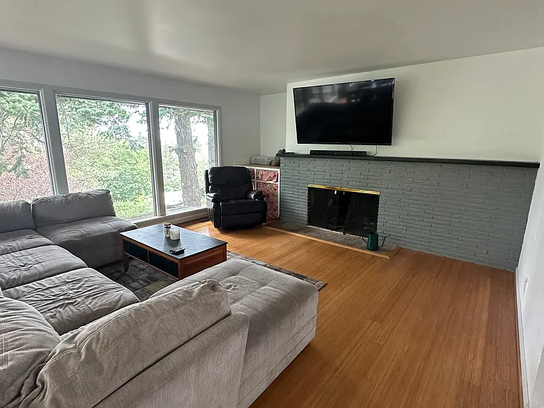 1725 NE Upper Dr — Photo 8