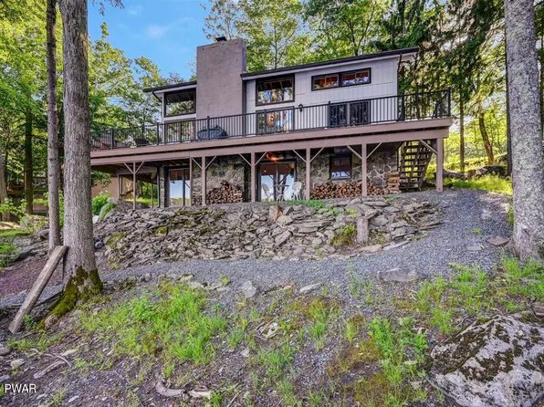 108 Falling Brook Way, Hawley, PA 18428