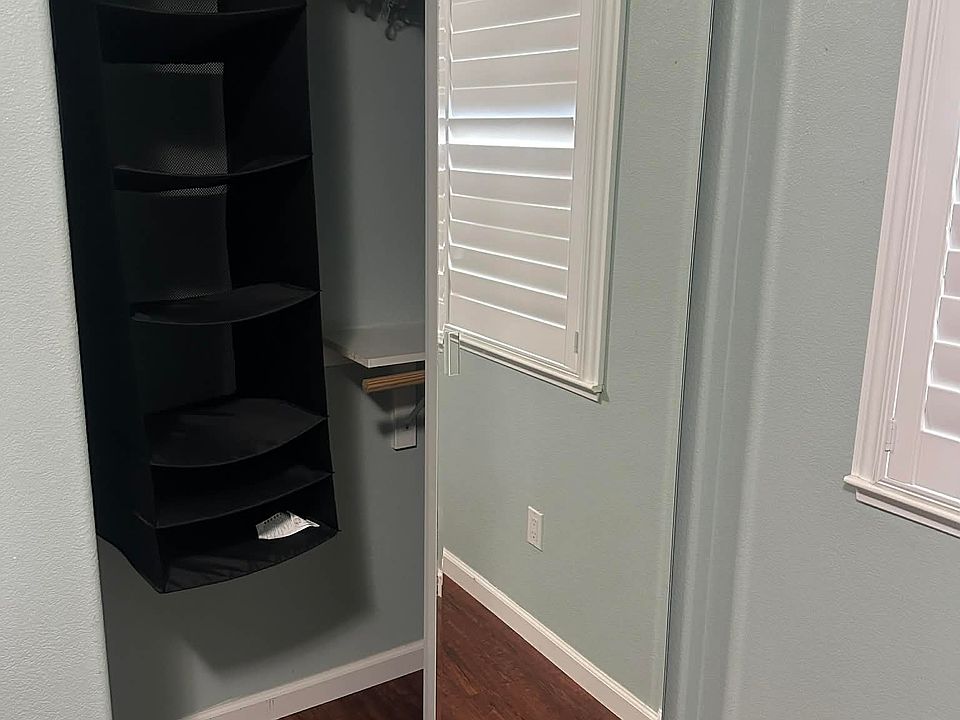 2nd image of 935 Tomlinson Ln