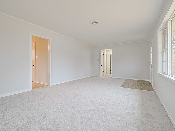 3rd image of 2524 Locust Rd