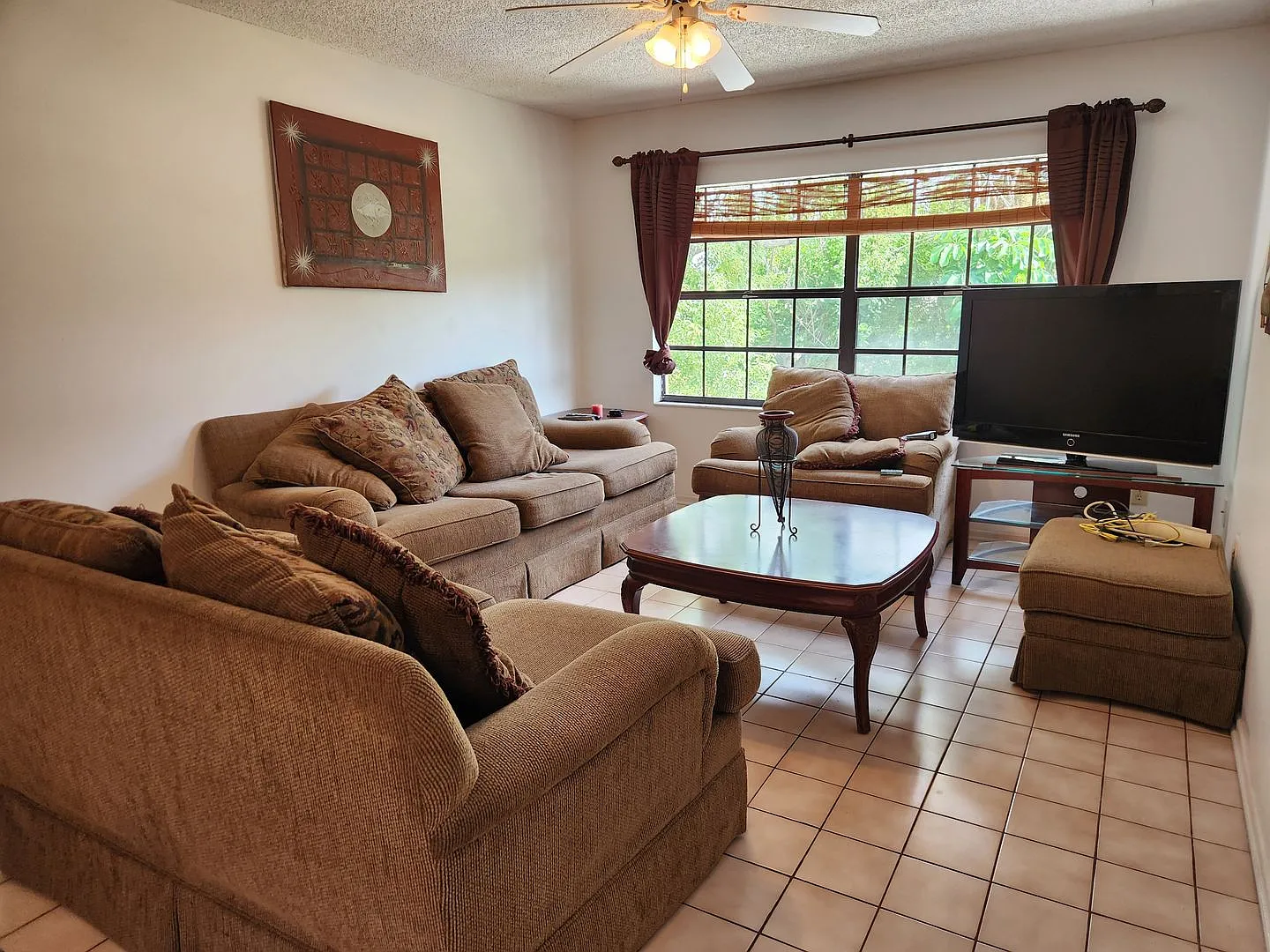 Spacious 2 Bedroom 2 Bathroom Condo Fully Furnished unit — Photo 3