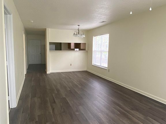 3rd image of 4243 Villas Dr. #507