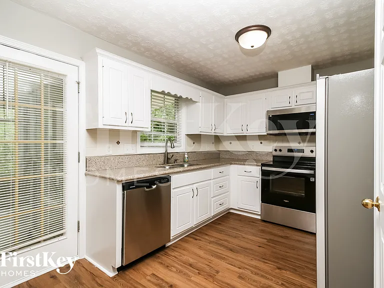 140 Thrasher Rd — Photo 8