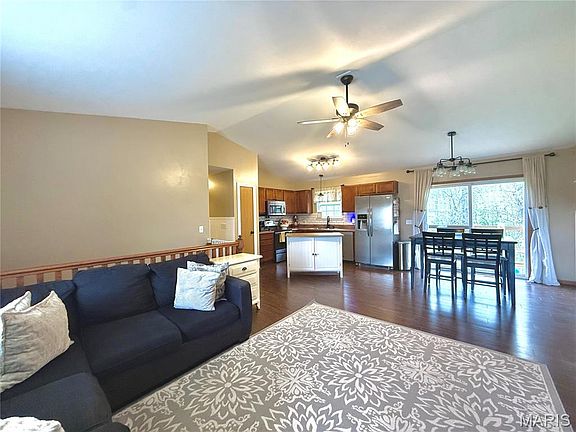 2nd image of 304 Parkway Dr