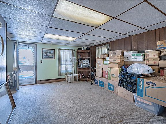5th image of 216 W 14th St