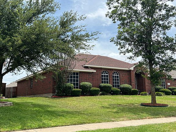 3rd image of 1126 Hampshire Ln