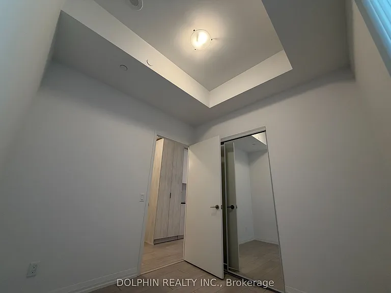 400 King St W #722 — Photo 4